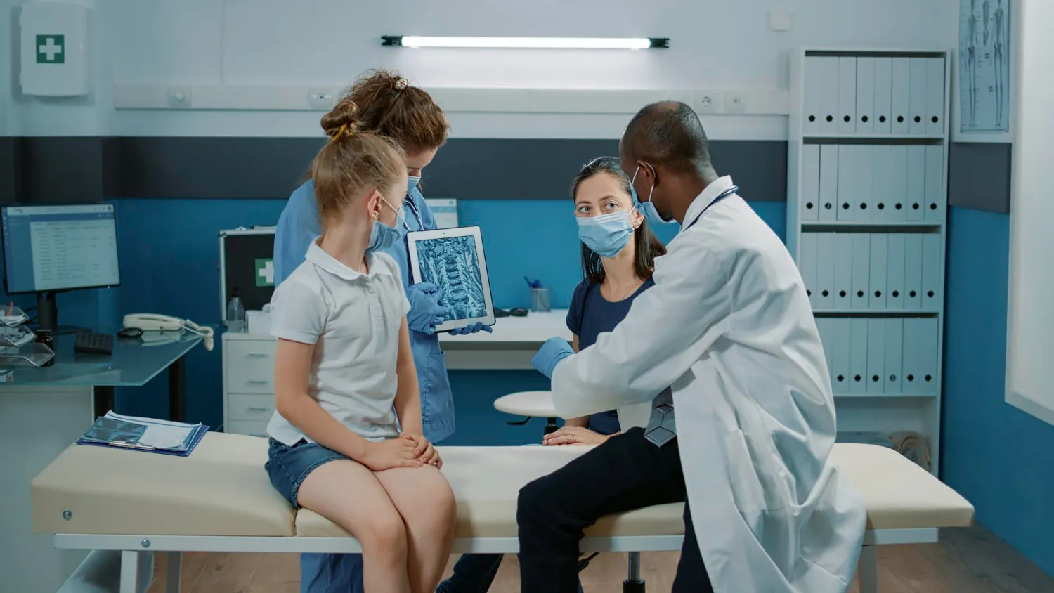 Healthcare professionals using digital health monitoring solutions to assess patient condition in clinical setting